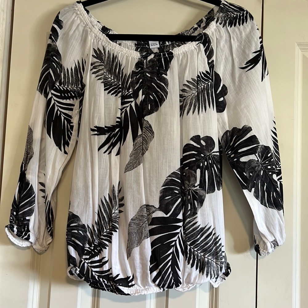 Old Navy scoop neck/ off the shoulder top